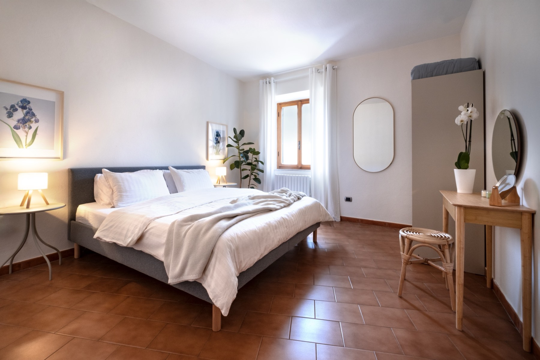 King-size bedroom — Casa Mario Riparbella